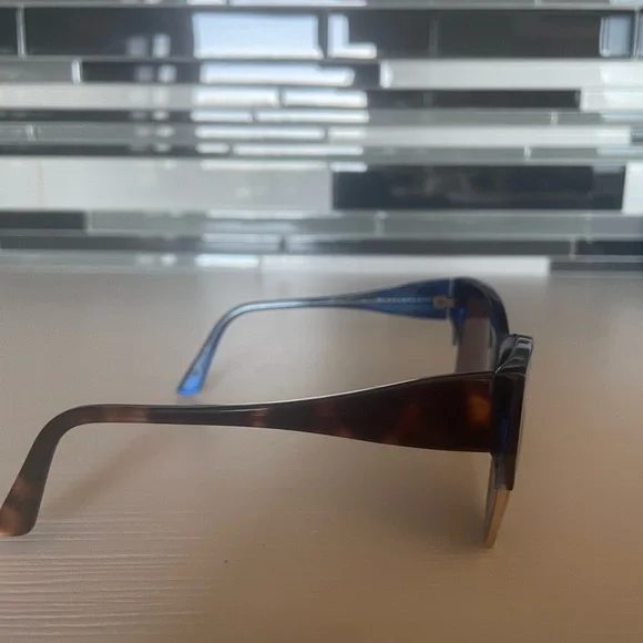 Booth & Bruce: Rockchic Sapphire Sunglasses — with case, no  display picture 3